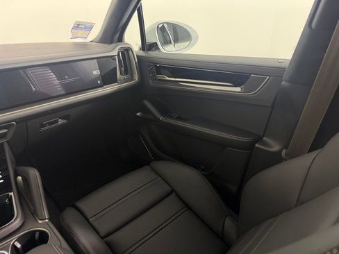 Certified 2025 Porsche Cayenne Turbo image 22