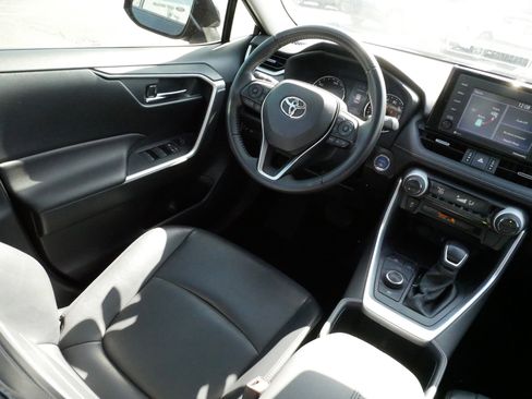 Certified 2022 Toyota RAV4 XLE Premium image 9