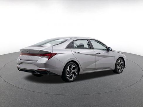 Used 2025 Hyundai Elantra Limited FWD image 9