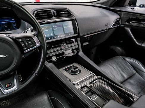 Used 2019 Jaguar F-PACE S image 28