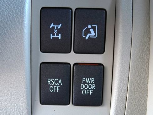 Used 2013 Lexus LX 570 4WD w/ Luxury Pkg w/Pre-crash image 29