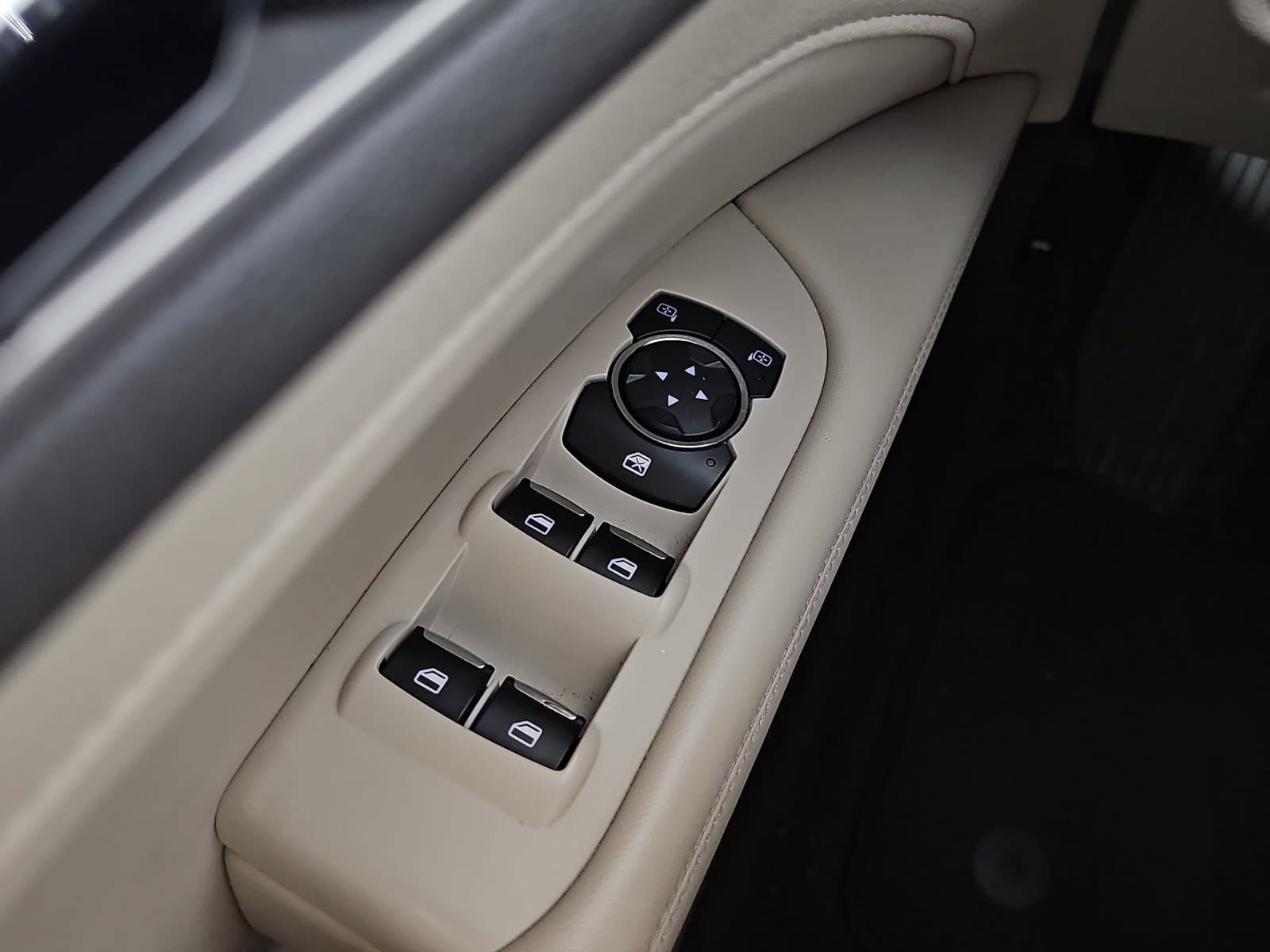 Used 2019 Lincoln MKZ Premiere FWD image 26