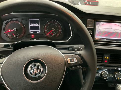 Used 2020 Volkswagen Jetta SE w/ SE Cold Weather Package image 19