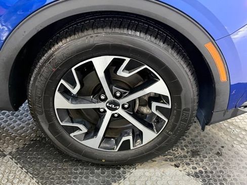 Used 2023 Kia Sportage EX FWD image 11