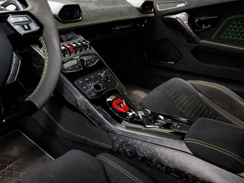 Used 2018 Lamborghini Huracan Performante AWD/4WD image 41