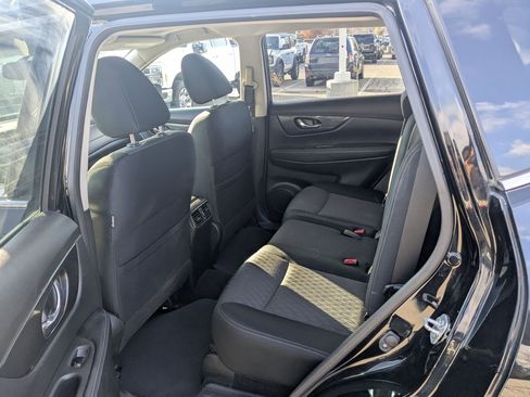 Used 2017 Nissan Rogue SV image 28