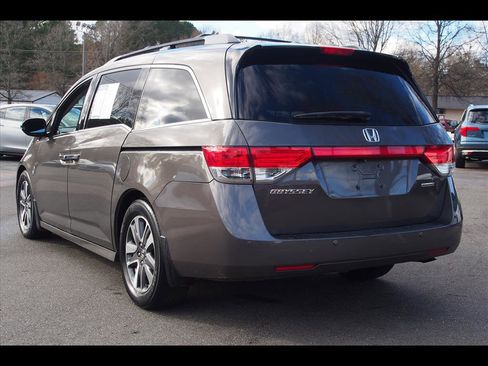 Used 2015 Honda Odyssey Touring image 3