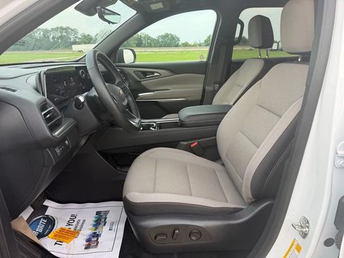 Used 2026 Chevrolet Traverse LT w/ Driver Confidence Package FWD image 29