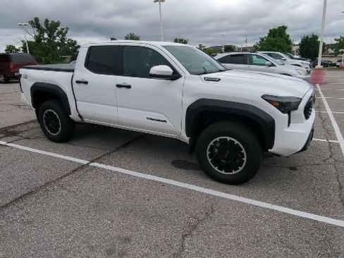 Used 2024 Toyota Tacoma TRD Off-Road w/ TRD Off Road Upgrade Package AWD/4WD image 8