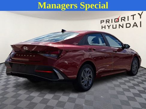 Used 2024 Hyundai Elantra SEL FWD image 4