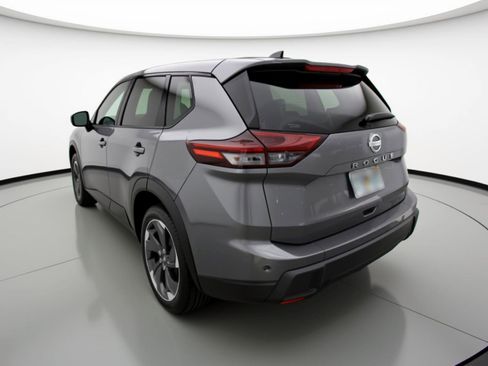 Used 2025 Nissan Rogue SV image 6