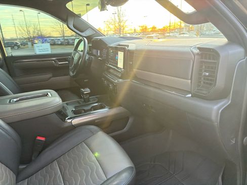 Used 2022 Chevrolet Silverado 1500 ZR2 w/ Technology Package image 17