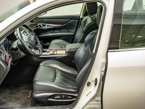 Used 2015 INFINITI Q70 3.7 w/ Deluxe Touring Package AWD/4WD image 20
