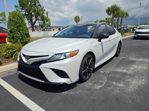 Used 2018 Toyota Camry XSE FWD image 4