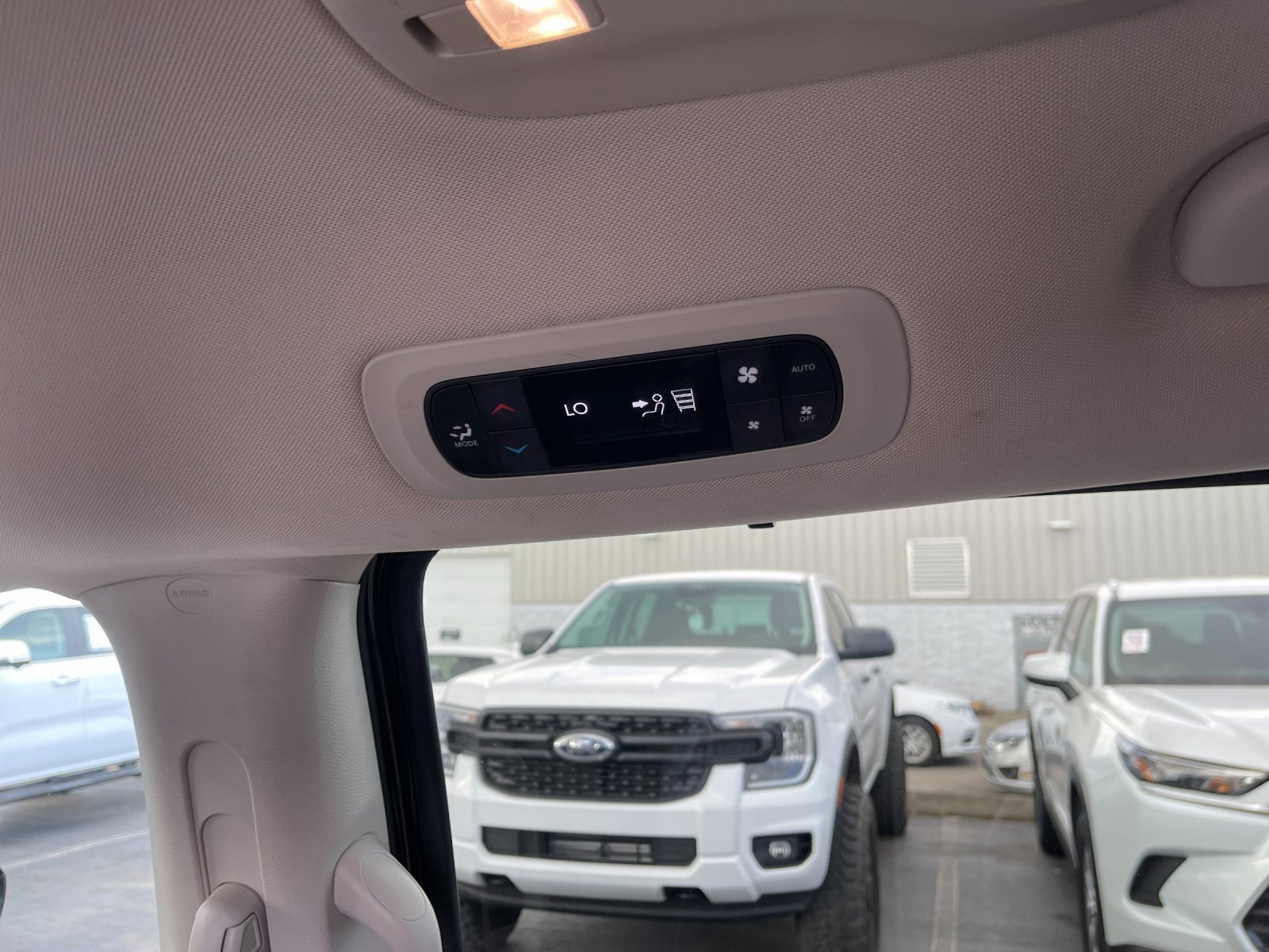 Used 2024 Chrysler Pacifica Touring-L FWD image 15