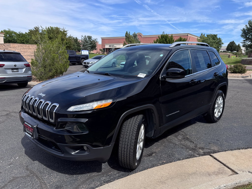 Used 2017 Jeep Cherokee Latitude w/ Cold Weather Group AWD/4WD image 4