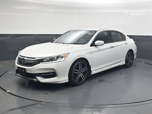 Used 2017 Honda Accord Sport image 8