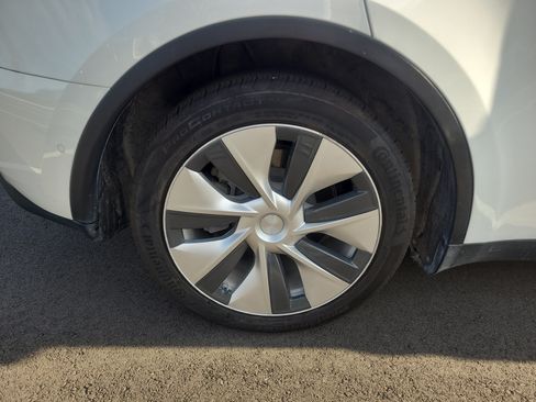 Used 2022 Tesla Model Y Long Range AWD/4WD image 11
