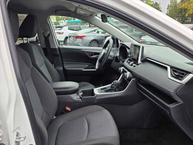 Used 2025 Toyota RAV4 XLE AWD/4WD image 11