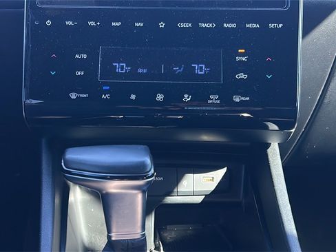 Used 2023 Hyundai Santa Cruz SEL Premium image 18