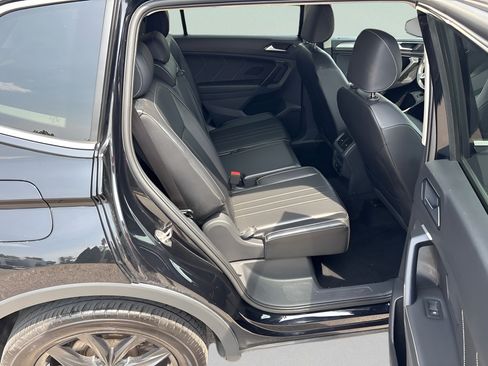 Used 2024 Volkswagen Tiguan SE FWD image 11