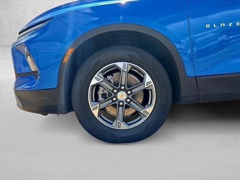 Used 2025 Chevrolet Blazer LT FWD image 21