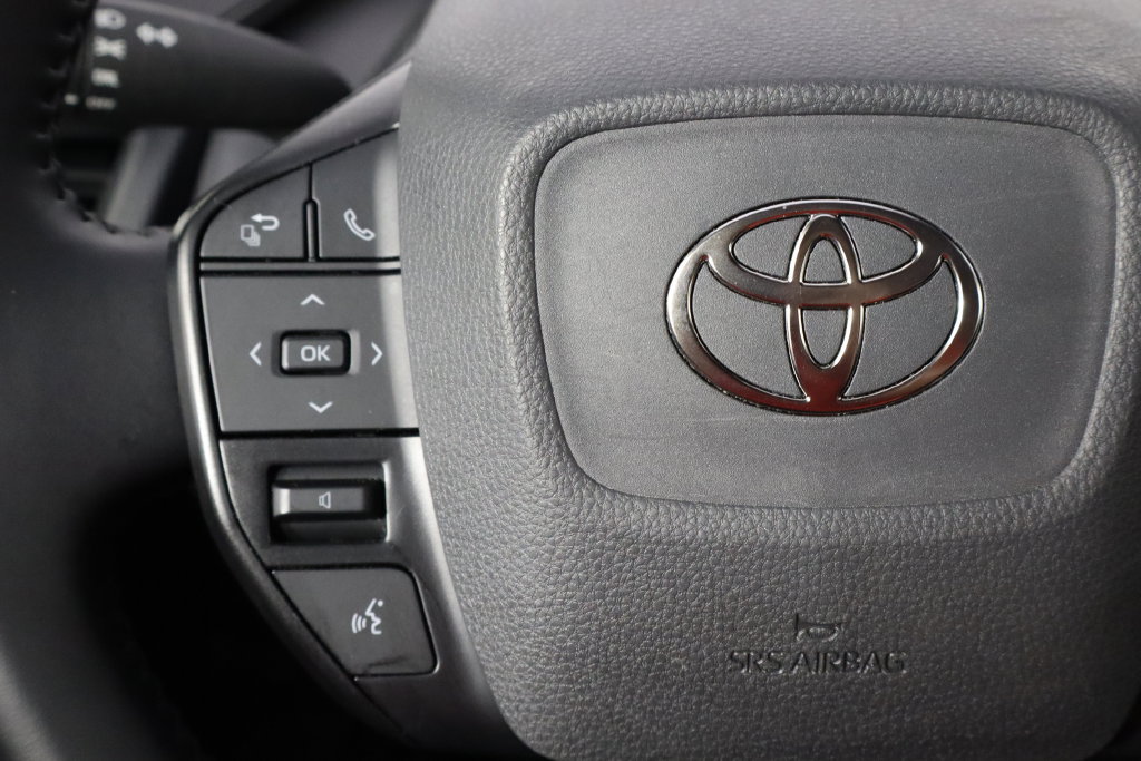 Used 2026 Toyota Prius LE FWD image 8