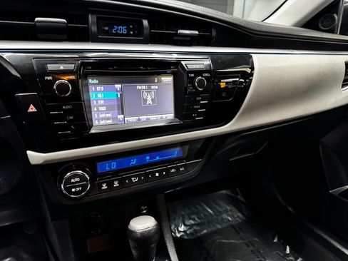Used 2016 Toyota Corolla LE FWD image 25