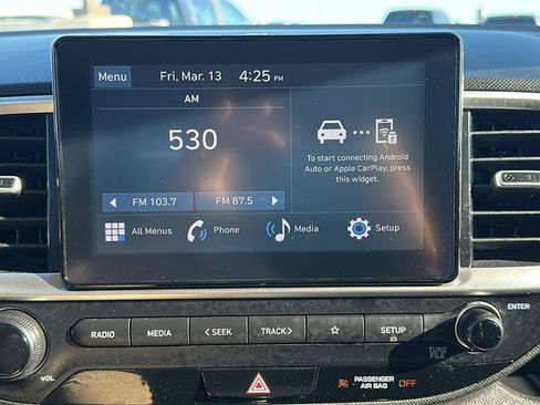 Used 2025 Hyundai Venue SEL image 25