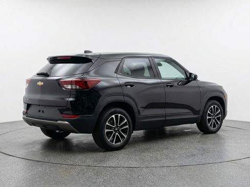 Used 2025 Chevrolet TrailBlazer LT FWD image 9