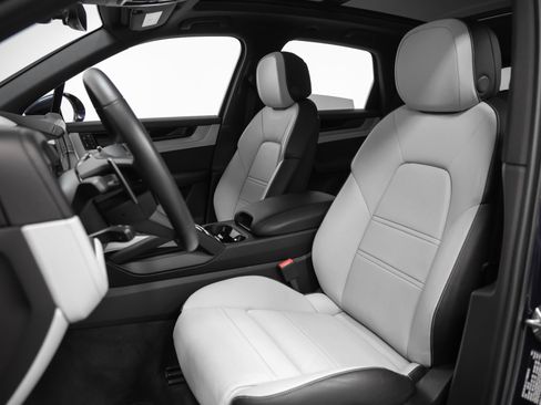 Certified 2026 Porsche Cayenne S AWD/4WD image 5