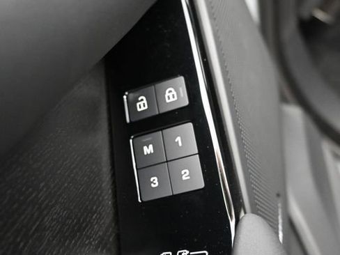 New 2026 Land Rover Range Rover Velar Dynamic SE image 18