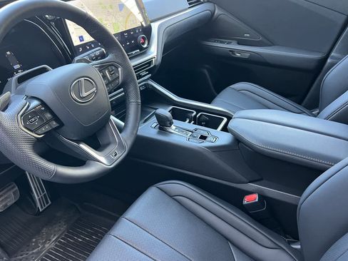 Used 2025 Lexus TX 500h AWD w/ Technology Package image 12
