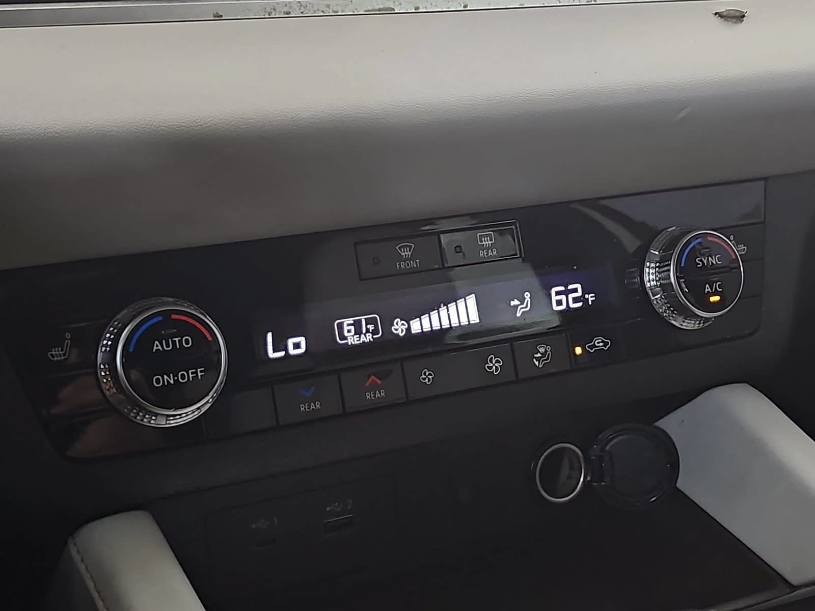 Used 2024 Mitsubishi Outlander SEL FWD image 23