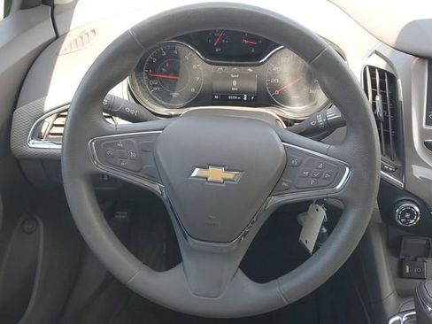 Certified 2018 Chevrolet Cruze LT FWD image 12