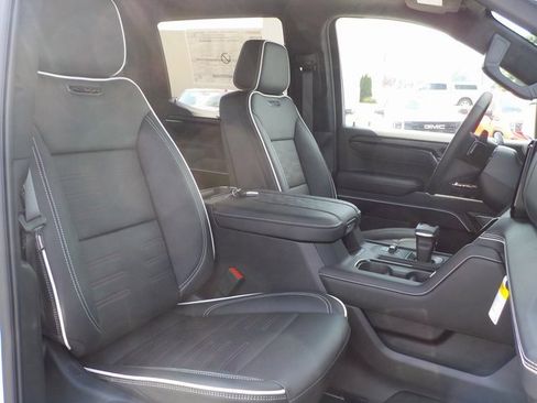 New 2025 GMC Sierra 1500 AT4X image 31