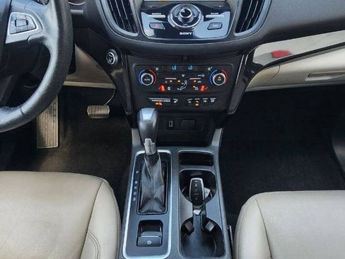 Used 2017 Ford Escape Titanium w/ Equipment Group 301A AWD/4WD image 10