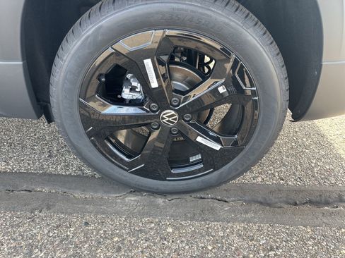 New 2026 Volkswagen Taos SE AWD/4WD image 7