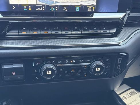 Used 2022 Chevrolet Silverado 1500 ZR2 w/ Technology Package AWD/4WD image 6