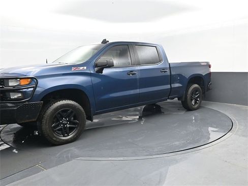 Used 2019 Chevrolet Silverado 1500 Custom Trail Boss w/ Custom Convenience Package image 2