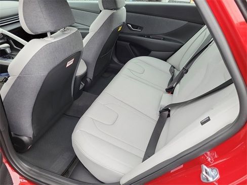 New 2025 Hyundai Elantra Limited image 21