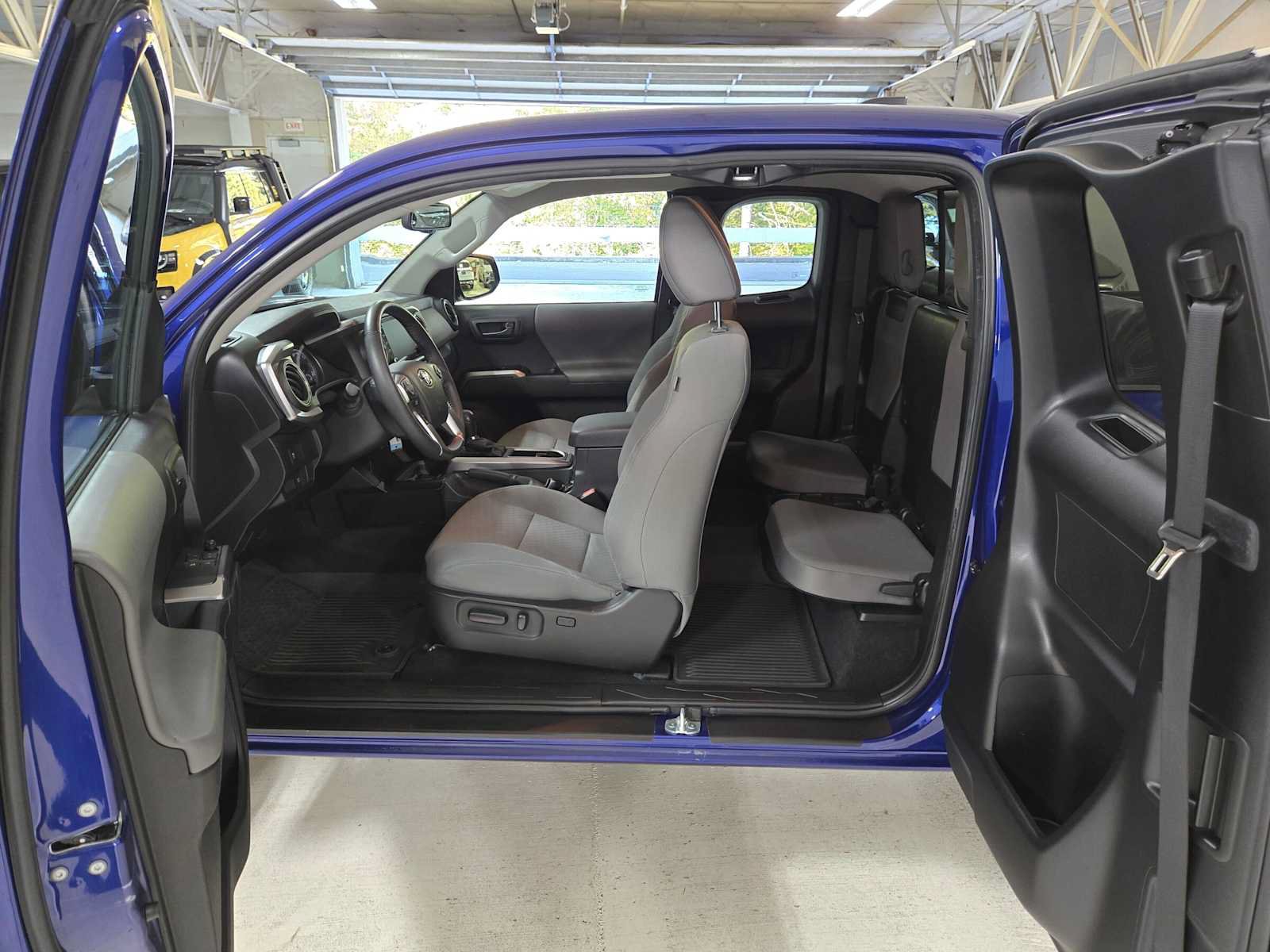Used 2022 Toyota Tacoma SR5 AWD/4WD image 16