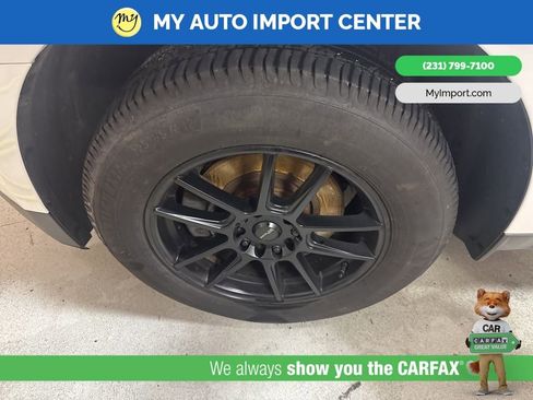 Used 2017 Chevrolet Equinox LT w/ Convenience Package image 9