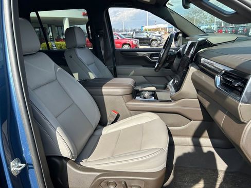 Used 2025 GMC Yukon Elevation AWD/4WD image 26