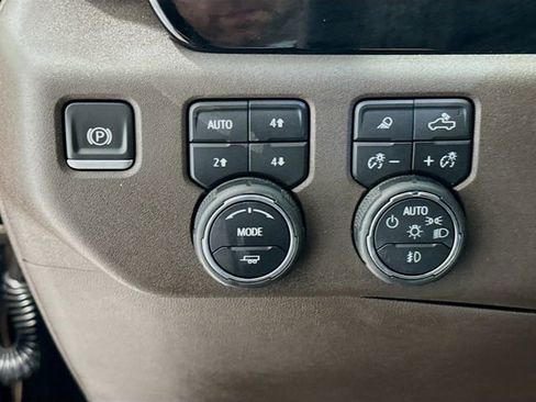 Used 2022 Chevrolet Silverado 1500 LTZ w/ LTZ Convenience Package II AWD/4WD image 10