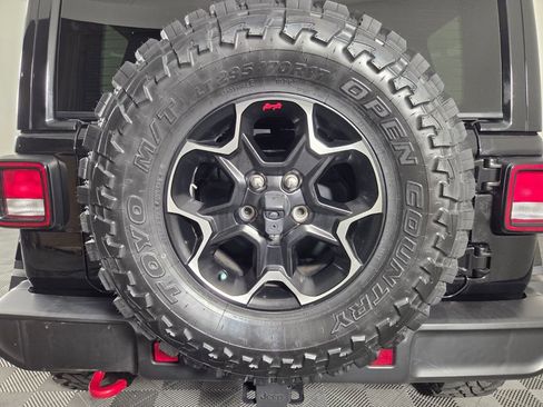 Used 2023 Jeep Wrangler Unlimited Rubicon w/ Cold Weather Group AWD/4WD image 28