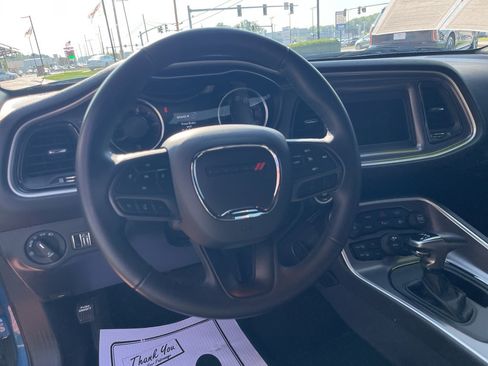 Used 2022 Dodge Challenger SXT w/ Driver Convenience Group image 18