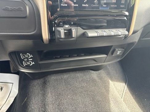 Used 2024 RAM 2500 Laramie w/ Safety Group AWD/4WD image 21
