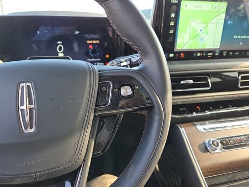 Used 2025 Lincoln Aviator Reserve w/ Equipment Group 201A image 23