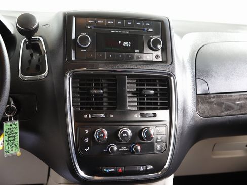 Used 2016 Dodge Grand Caravan SE w/ Quick Order Package 29E SE image 15